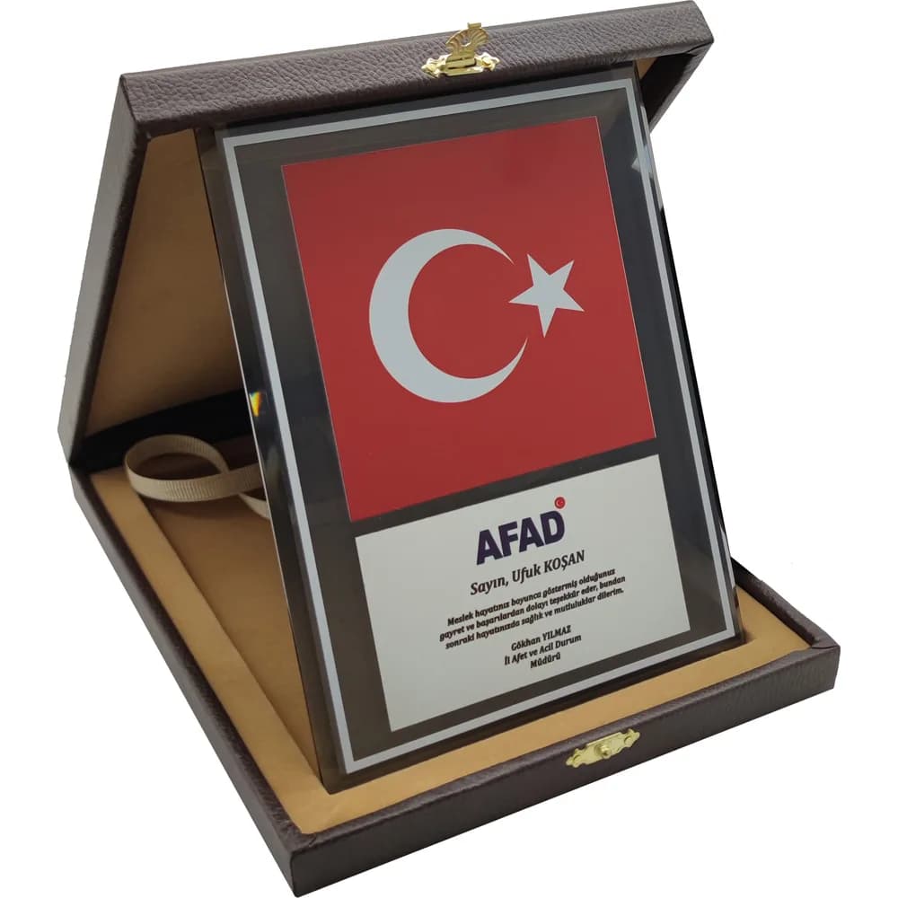 Bayraklı Kutulu Kristal Plaket